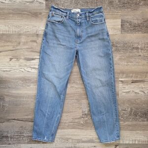 Abercrombie & Fitch The Mom High Rise Jean Size 29